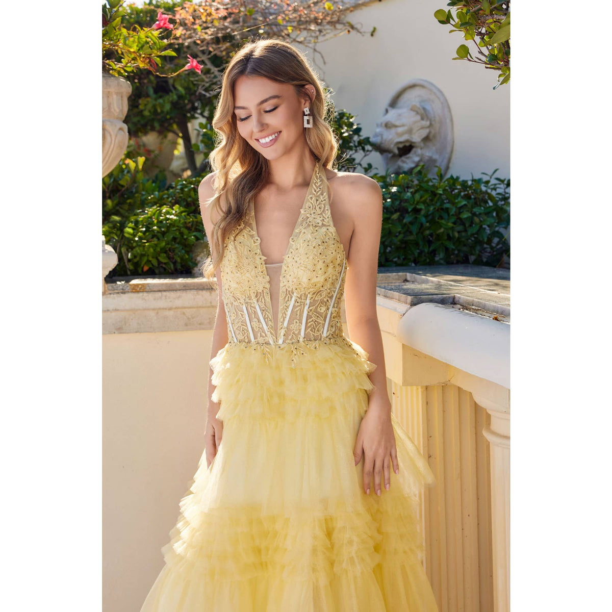 JT2556S STUNNING BLEND OF ELEGANCE AND ALLURE  IT FEATURES A