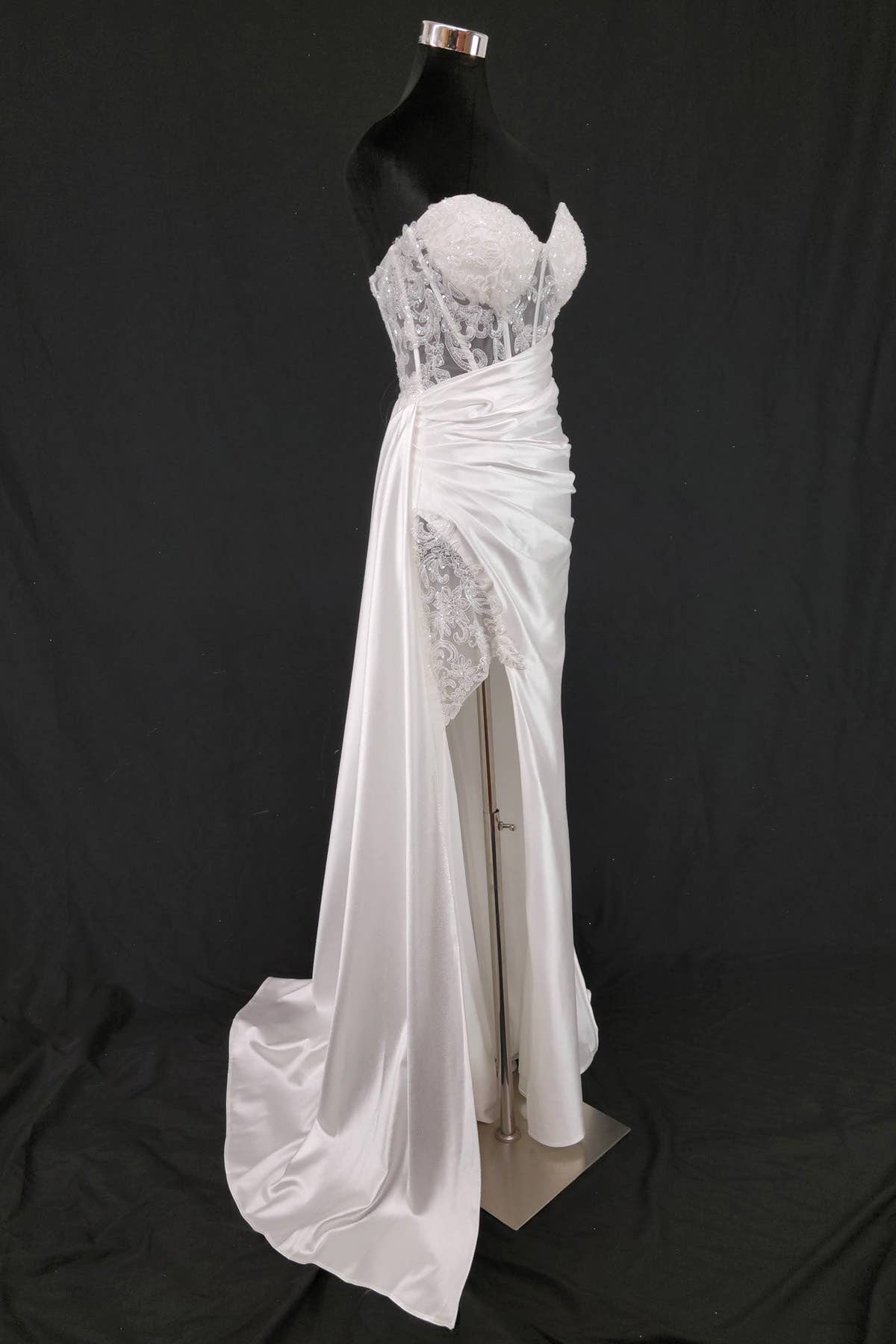 Floor length satin sweetheart dress with split skirt C843