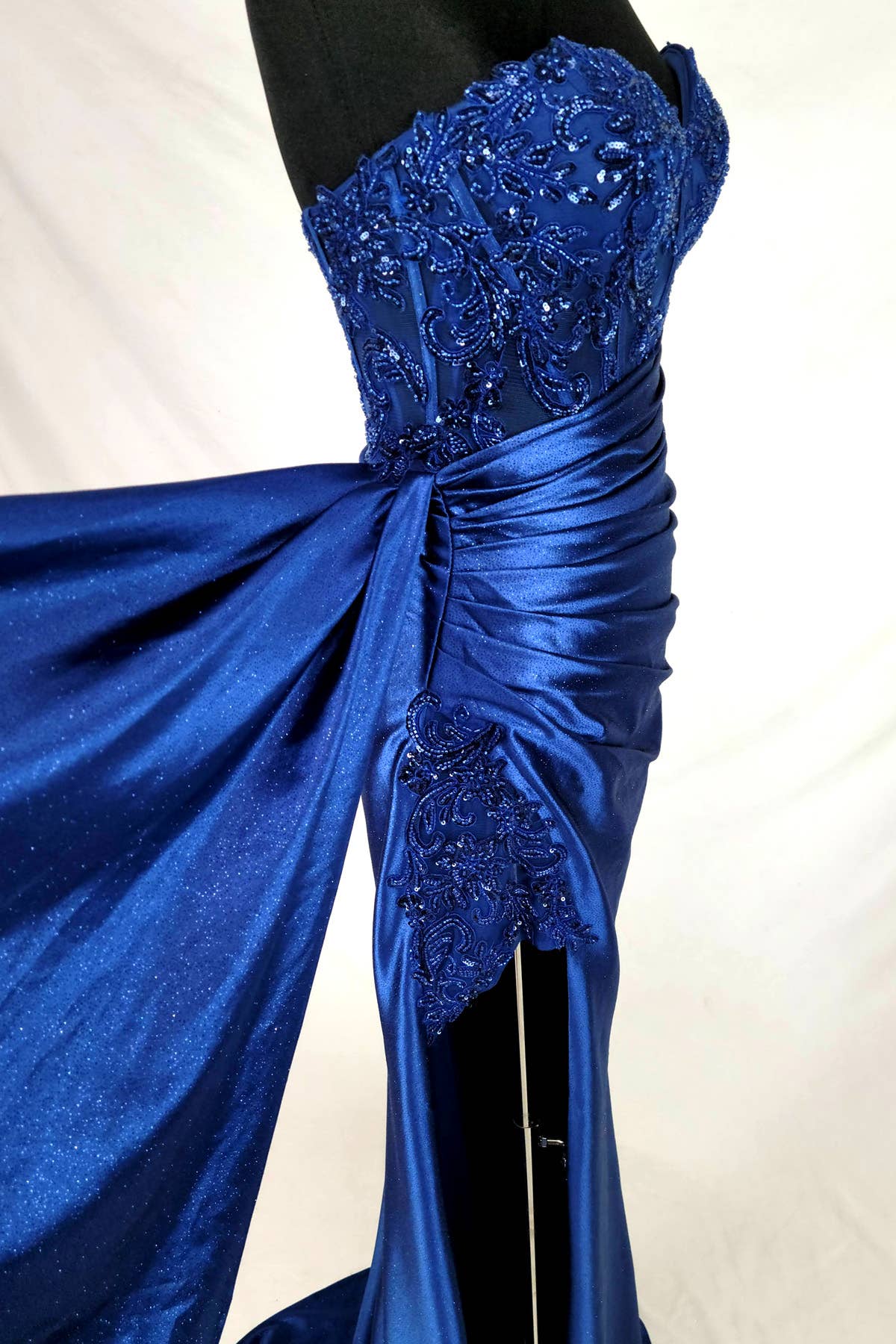 Floor length satin sweetheart dress with split skirt C843