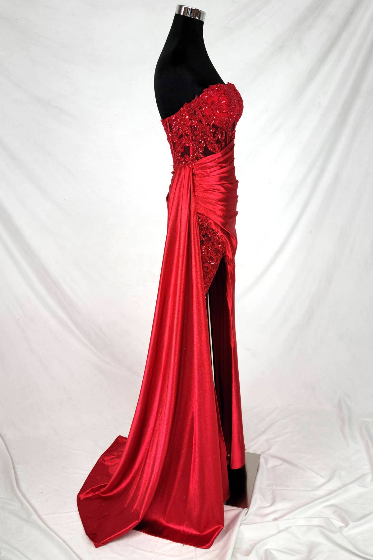 Floor length satin sweetheart dress with split skirt C843