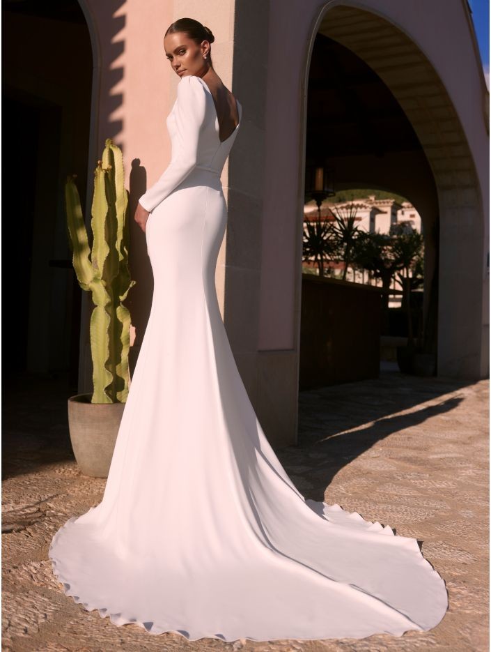 Nigrina Gown