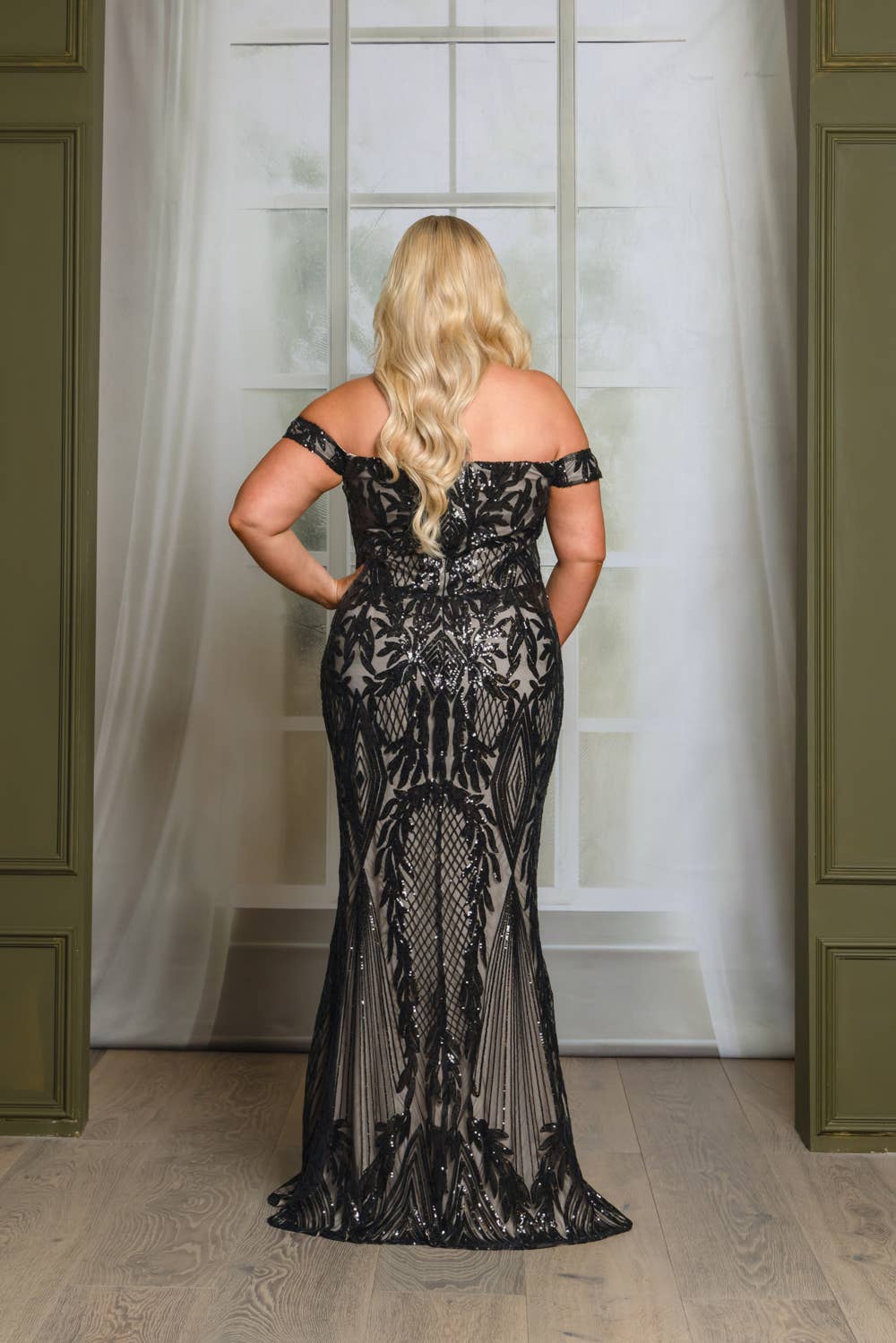 P1013P25-PLUS SIZE SEQUIN OFF SHOULDER MAXI DRESS