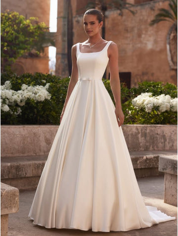 Levente Gown