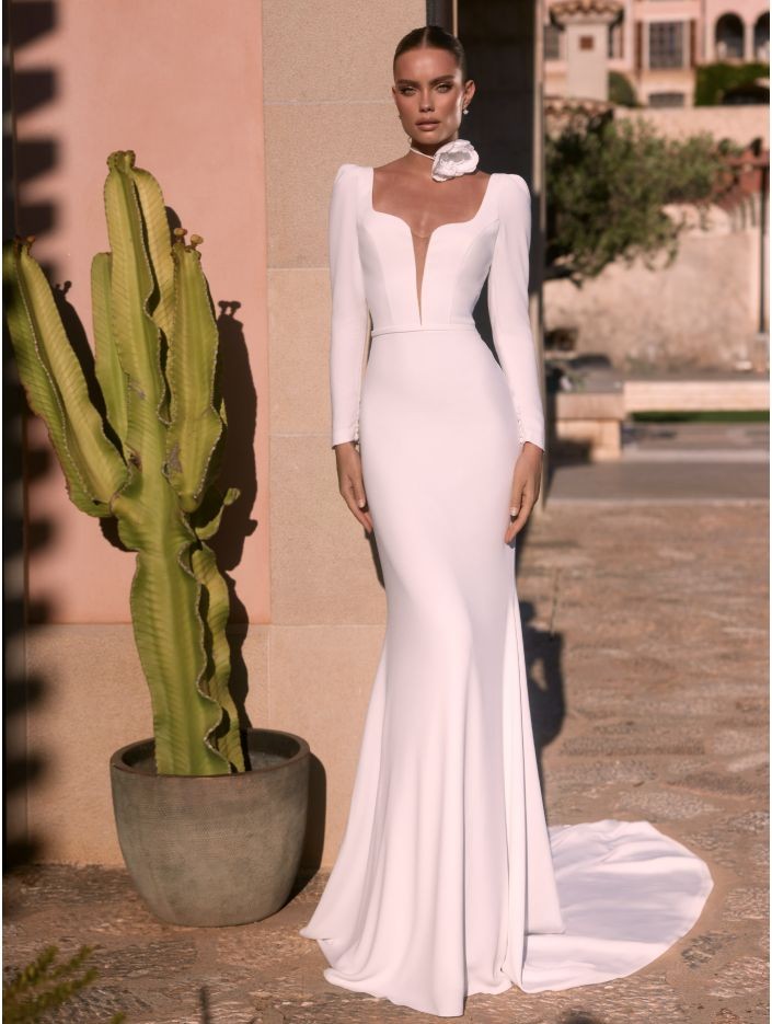 Nigrina Gown