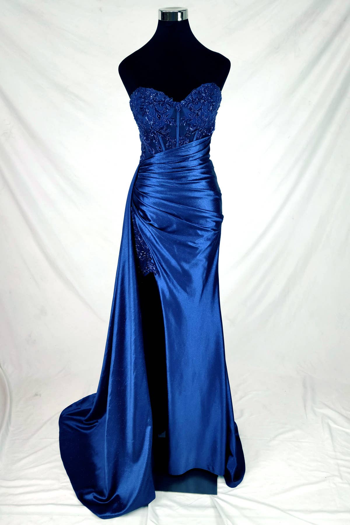 Floor length satin sweetheart dress with split skirt C843
