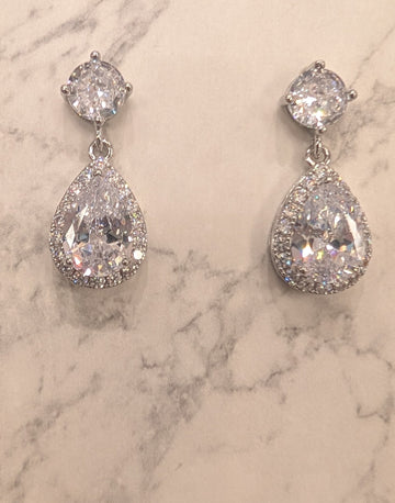 Clear Teardrop Earrings – Elegant Jewelry Accessory