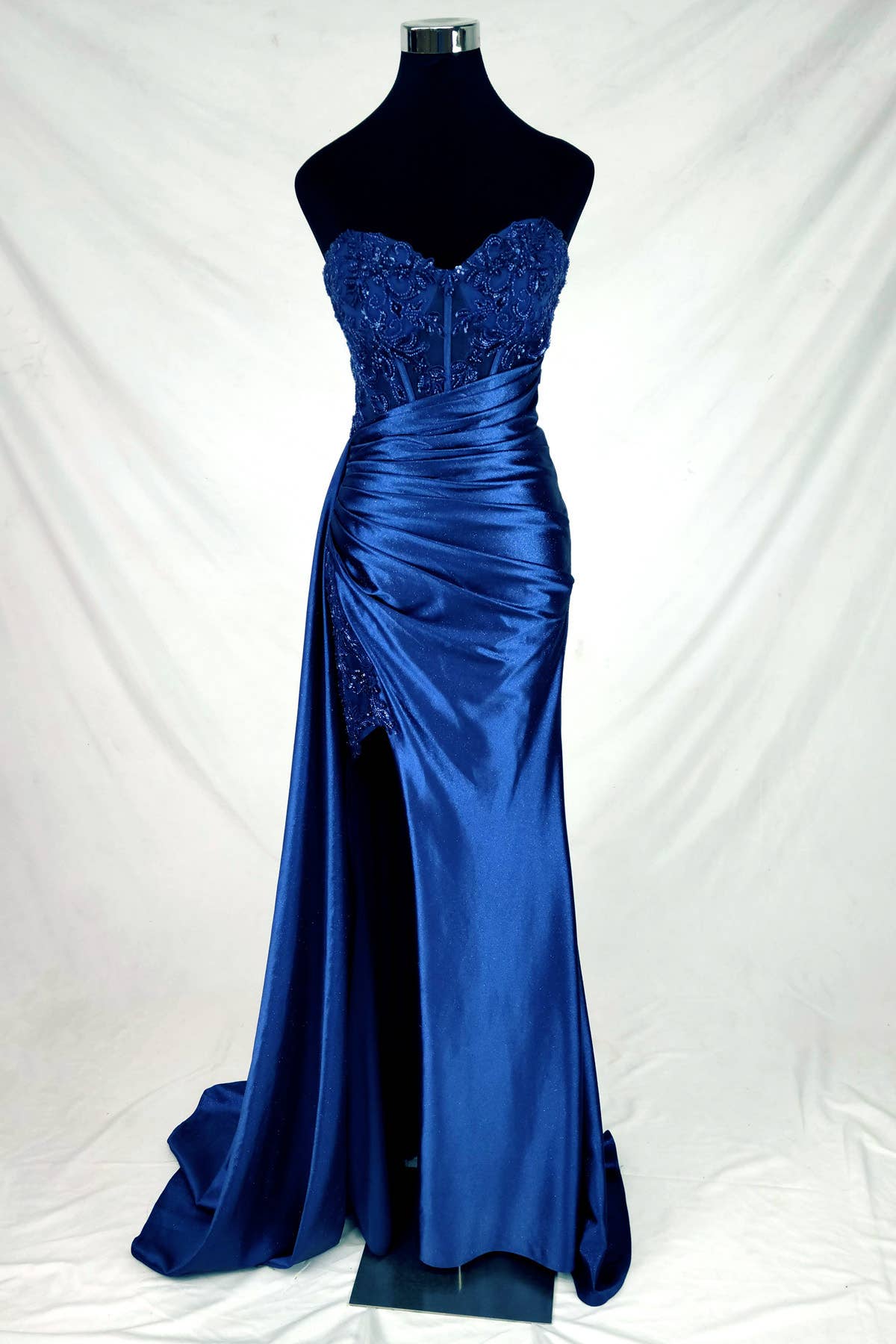 Floor length satin sweetheart dress with split skirt C843