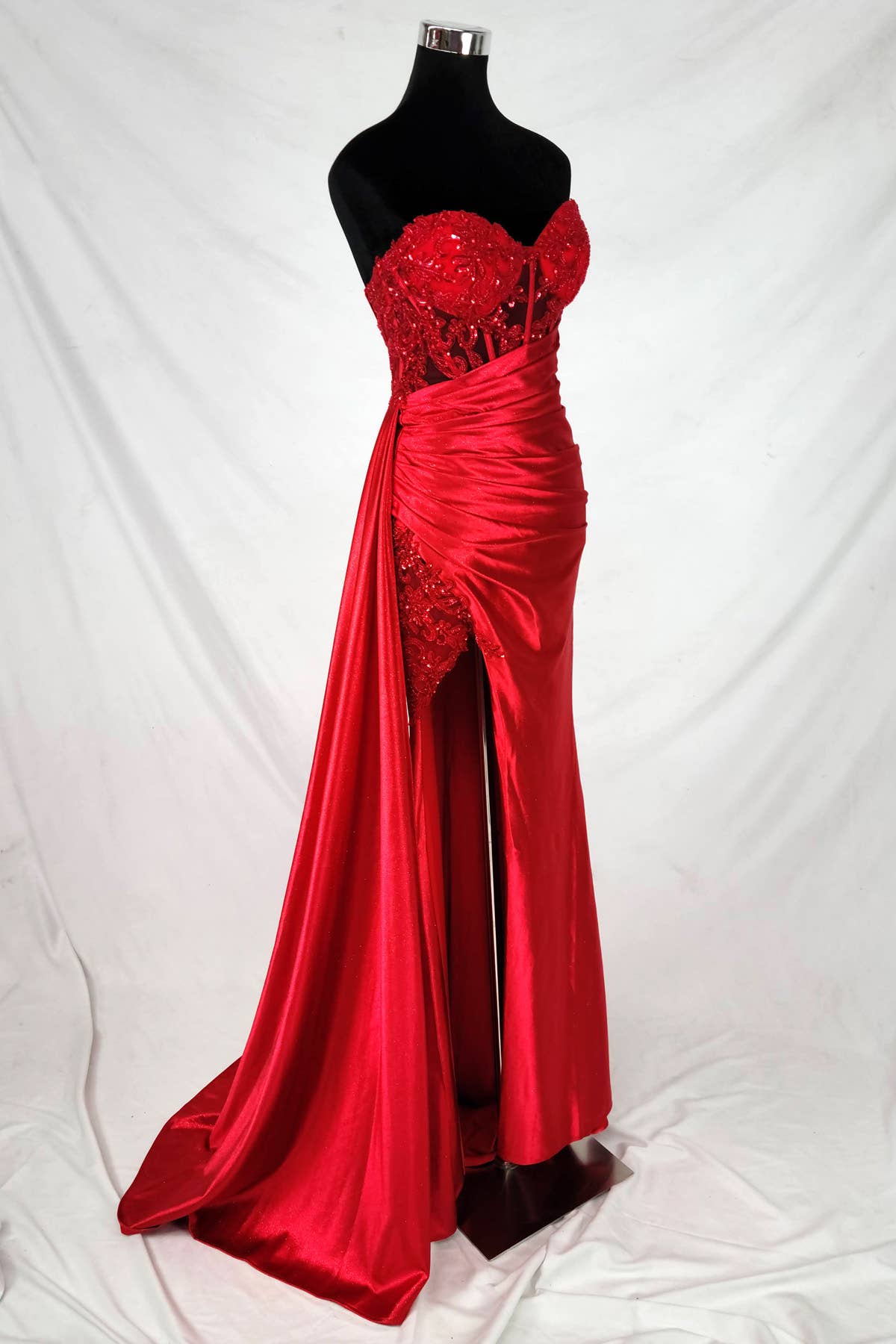 Floor length satin sweetheart dress with split skirt C843